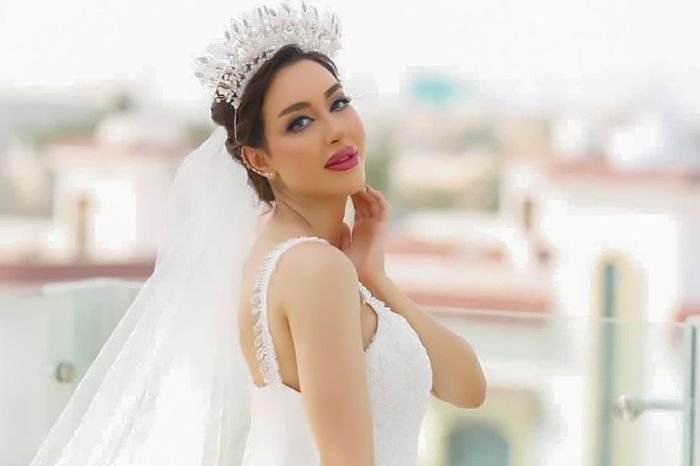 Bridal makeup portfolio category by Sana Kinaan Dubai