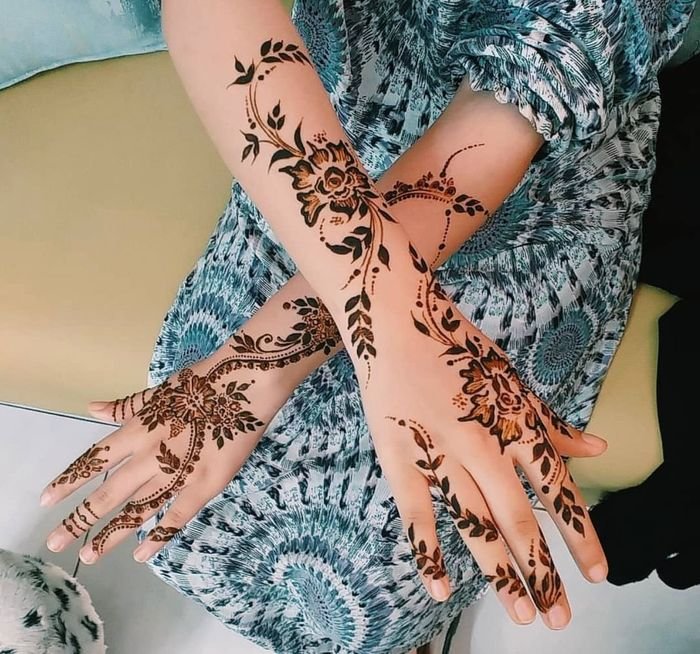 Henna & Body Tattoo Art example 6 by Sana Kinaan in Dubai