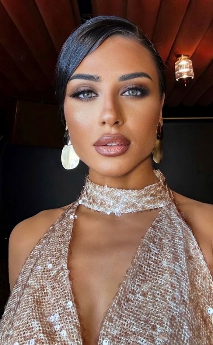 Photoshoot Makeup example 4 by Sana Kinaan in Dubai